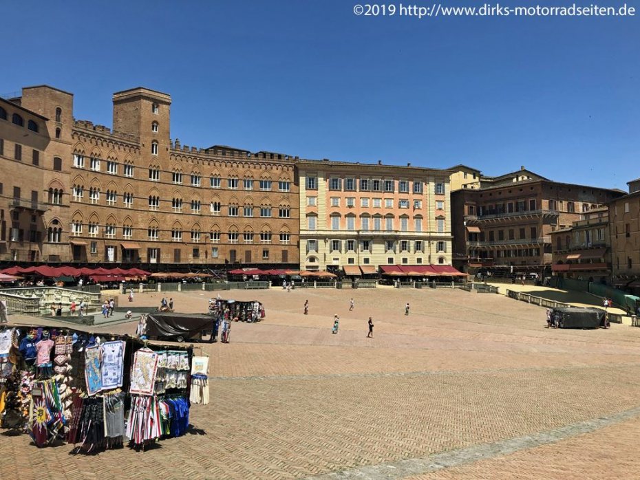Piazza del Campo / Siena